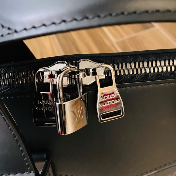 Men's Louis Vuitton Eclipse Explorer Travel Bag - Picture 5 of 6